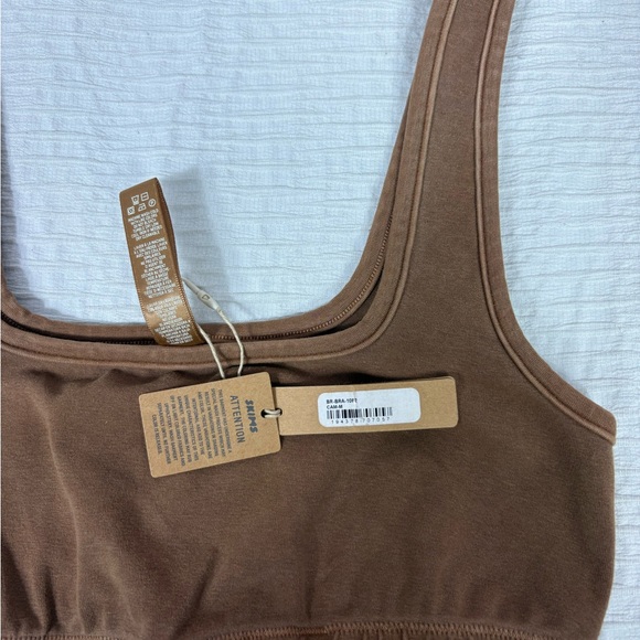 SKIMS Cocoa Scoop Neck Bra - Picture 6 of 9
